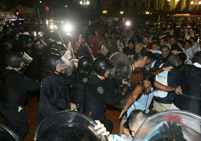 represion_docentes_congreso